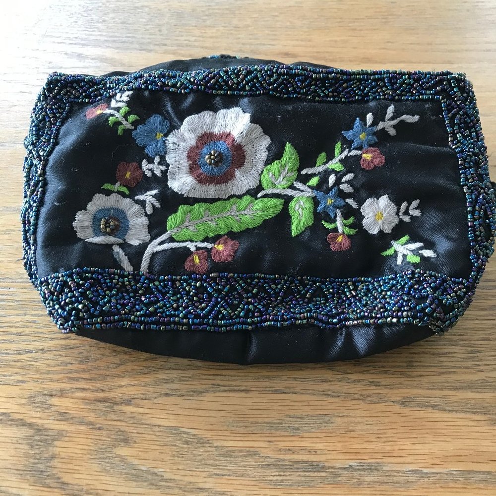 Embroidered handbag